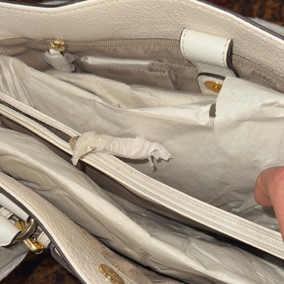 Michael Kors Grommet white and gold bag/tote - Picture 4 of 5
